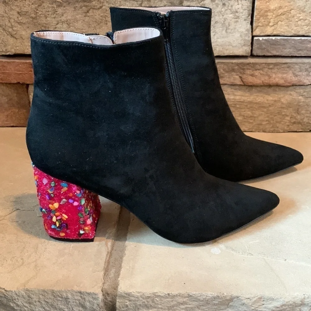 Betsy Johnson sz 9.5 suede feel black pointed toe boots with jeweled heels